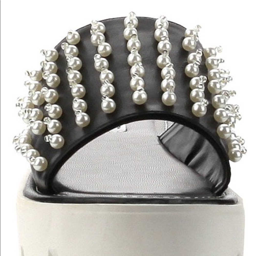 Cape Robbin Black Mandy Sandal - Picture 3 of 6